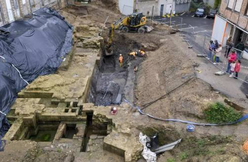 Otelin avlusundan 650 yıllık kale çıktı - Resim: 5